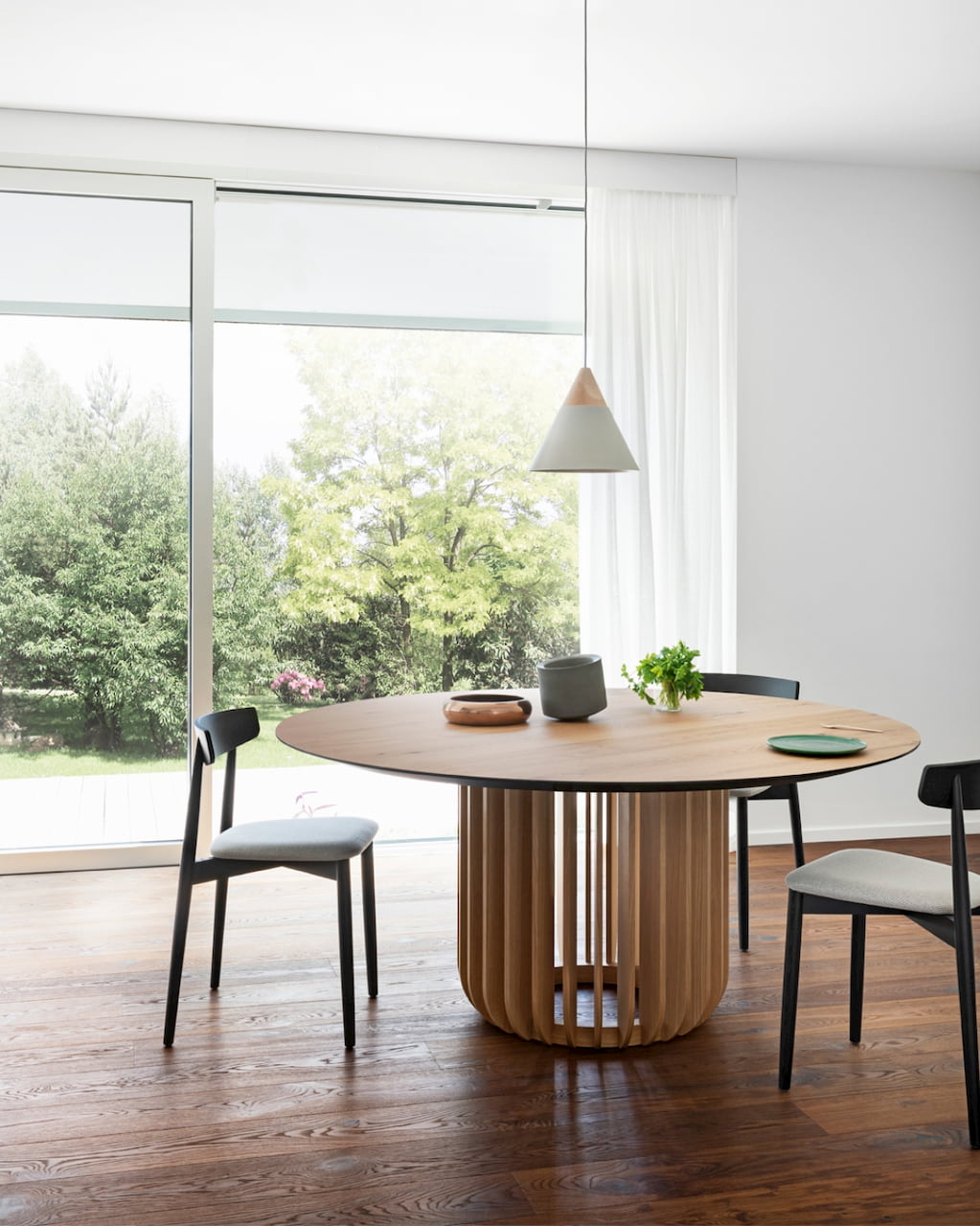Round Wooden Dining Tables Our Top 8 Picks Atava
