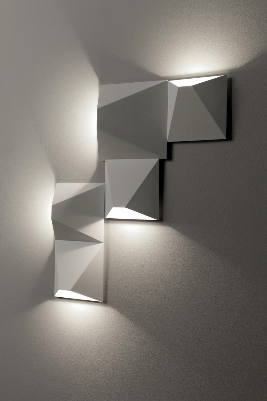 https://aetava.com/media/2020/12/Compact-Minimalist-Wall-Lights-Mats-3.jpg